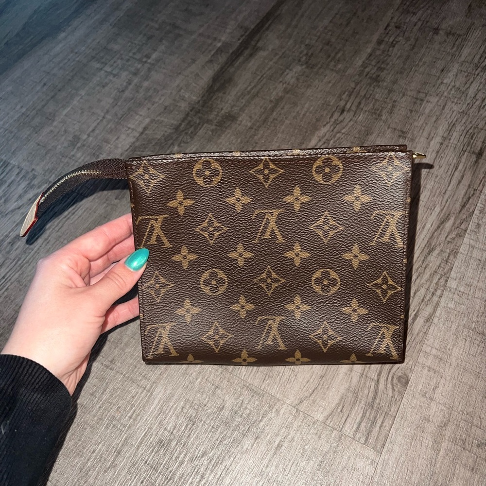 Louis Vuitton
Toiletry Pouch Monogram Canvas 15